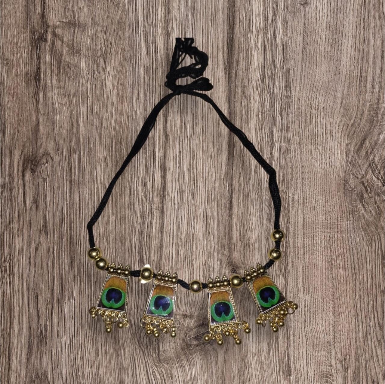 GREEN AND GOLDEN COLOUR NECKLACE WOMENS